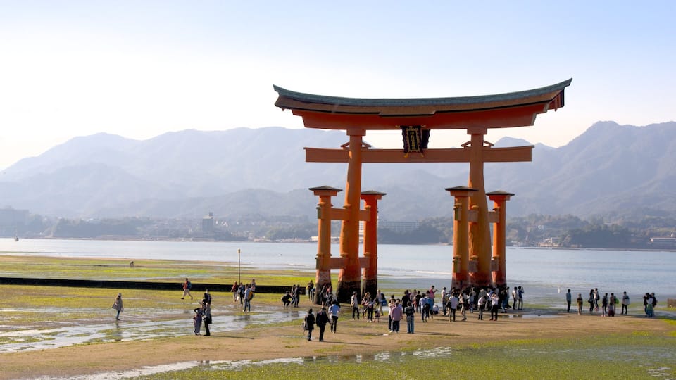 Hiroshima which includes heritage elements and a lake or waterhole as well as a large group of people