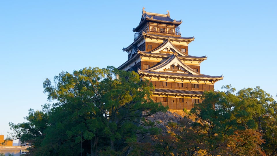 Hiroshima Castle showing heritage elements and a castle