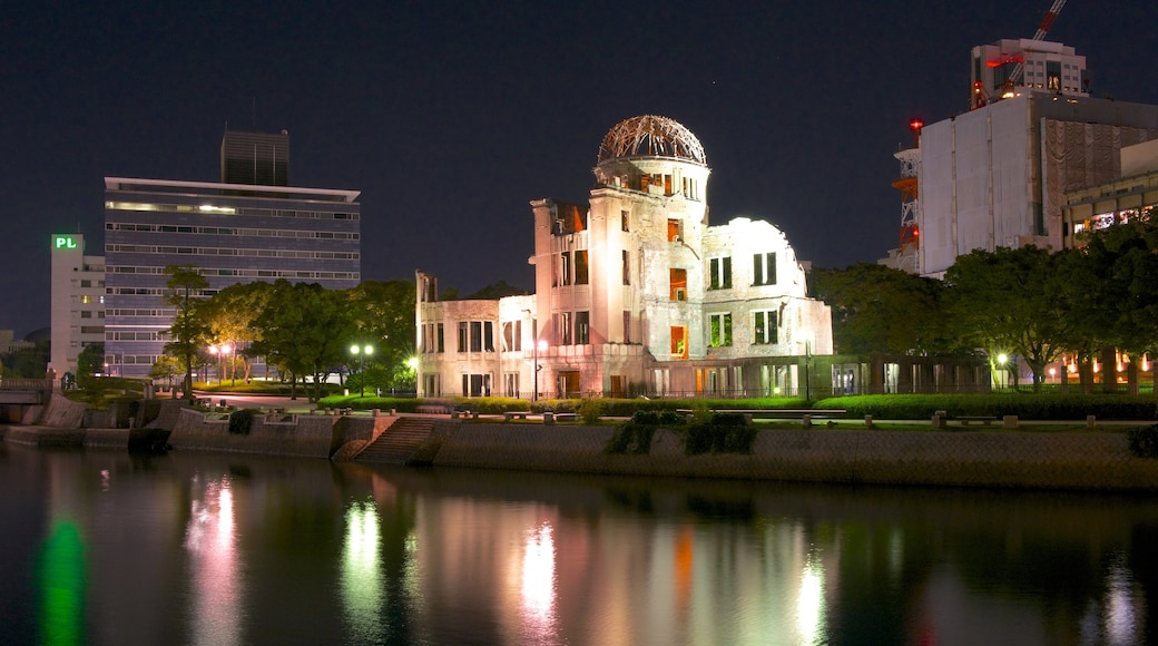 原爆巨蛋 呈现出 遺址 和 夜景