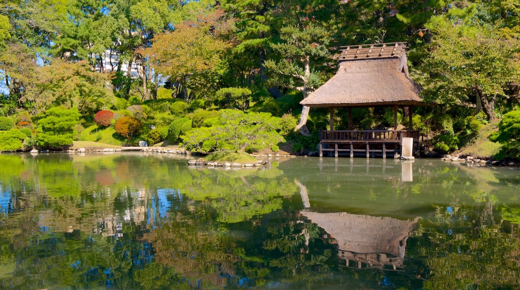 Shukkeien featuring a lake or waterhole