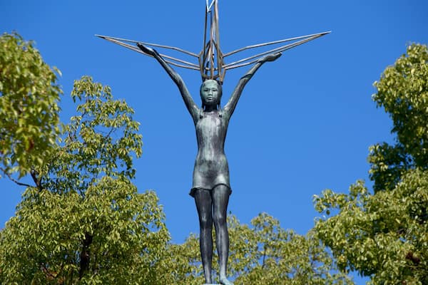 Children\'s Peace Monument welches beinhaltet Statue oder Skulptur und Gedenkstätte
