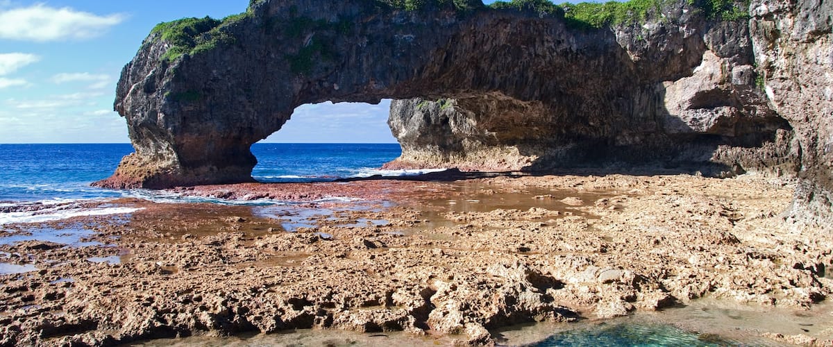 Talava Arches which includes rugged coastline