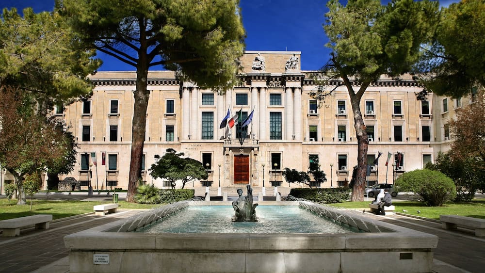 Pescara showing a fountain and heritage elements