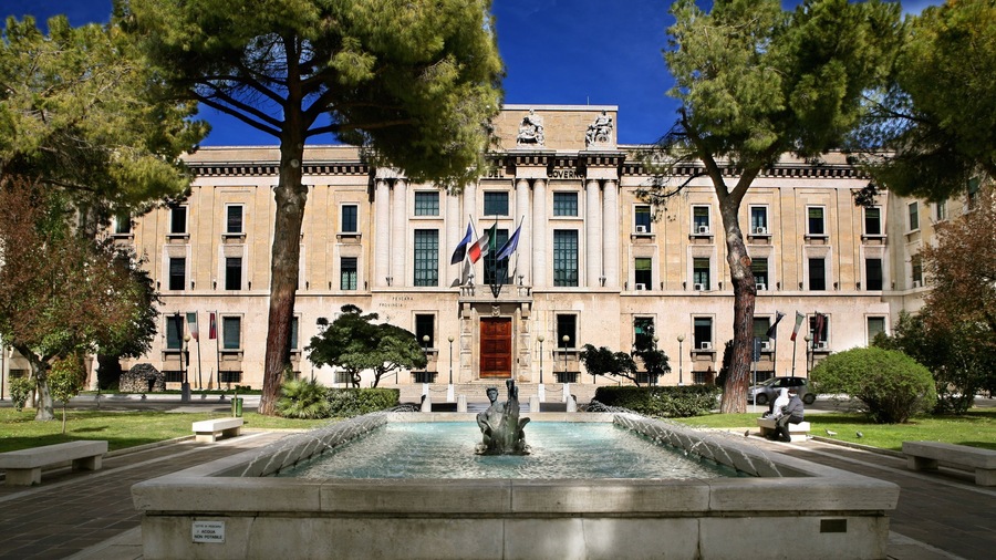 Pescara featuring heritage elements and a fountain