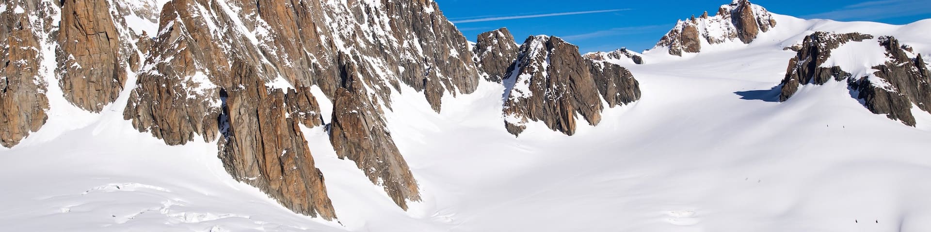 Courmayeur which includes snow skiing, mountains and snow