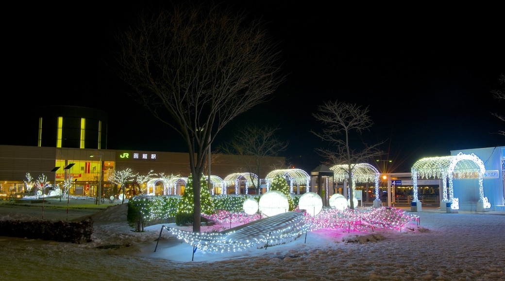 Hakodate which includes outdoor art and night scenes