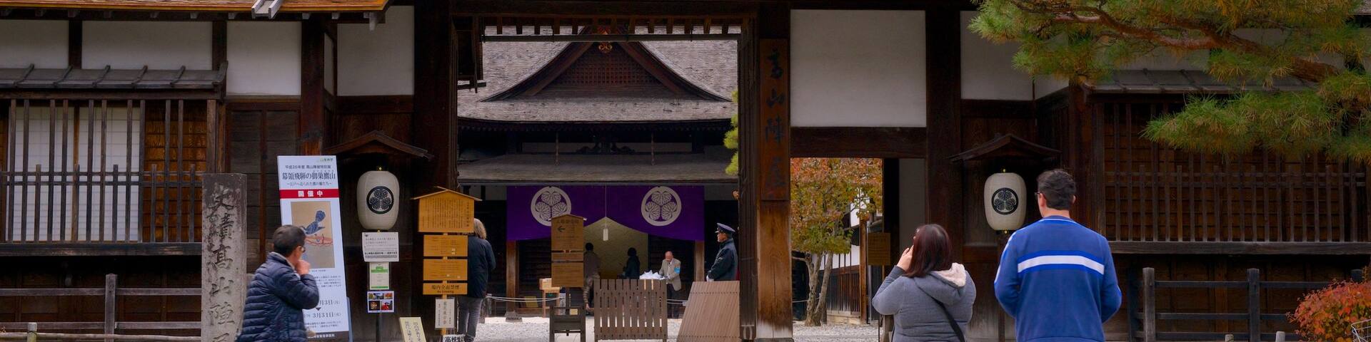 Takayama Jinya as well as a small group of people