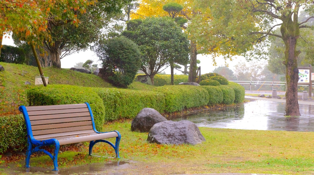 Sendai Space Hall inclusief een vijver en een park