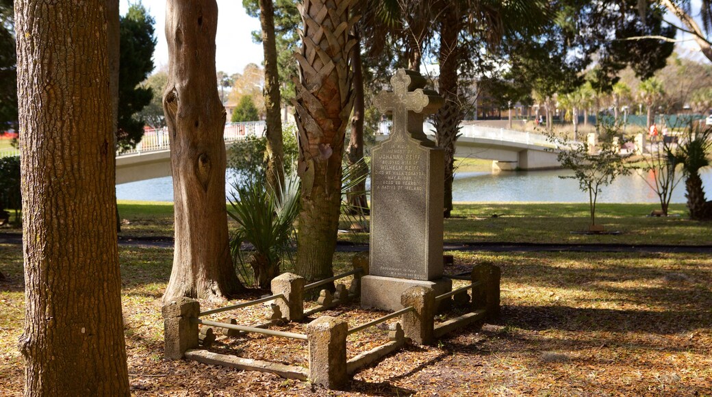 Mission of Nombre de Dios que incluye un cementerio