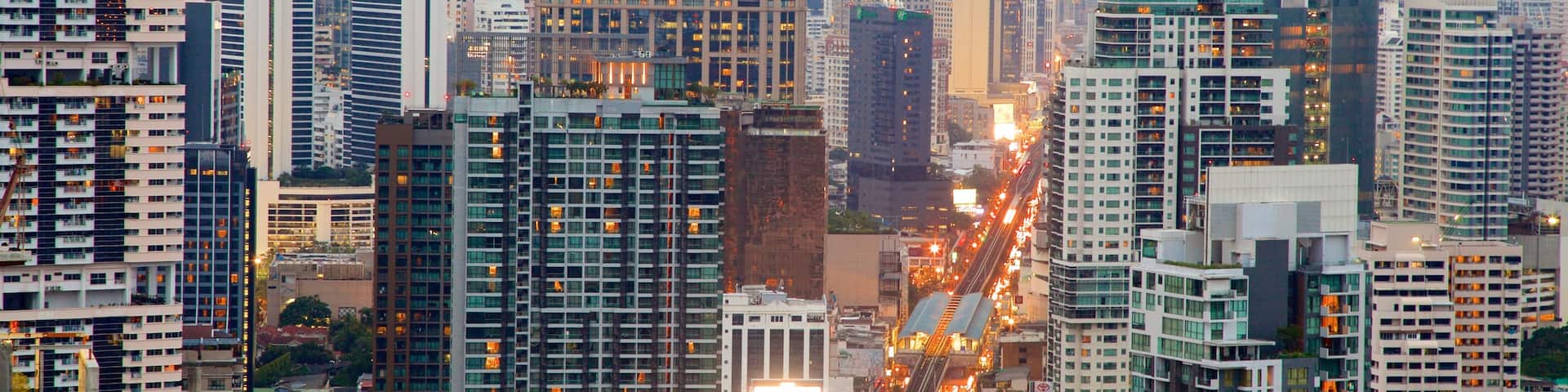 Sukhumvit mit einem CBD und bei Nacht