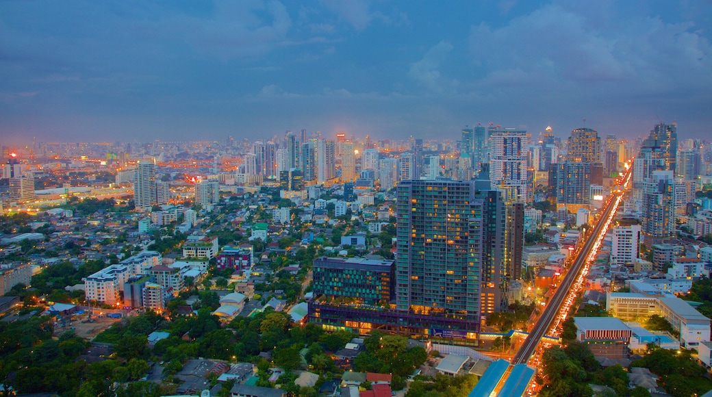 Sukhumvit das einen bei Nacht, Landschaften und zentrales Geschäftsviertel