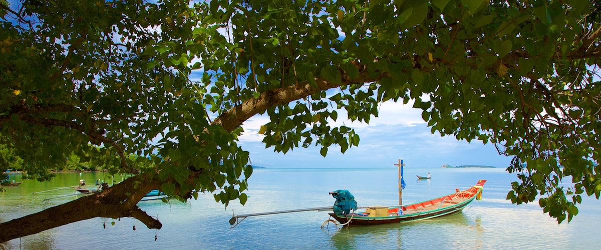 Bo Phut Beach showing general coastal views and kayaking or canoeing