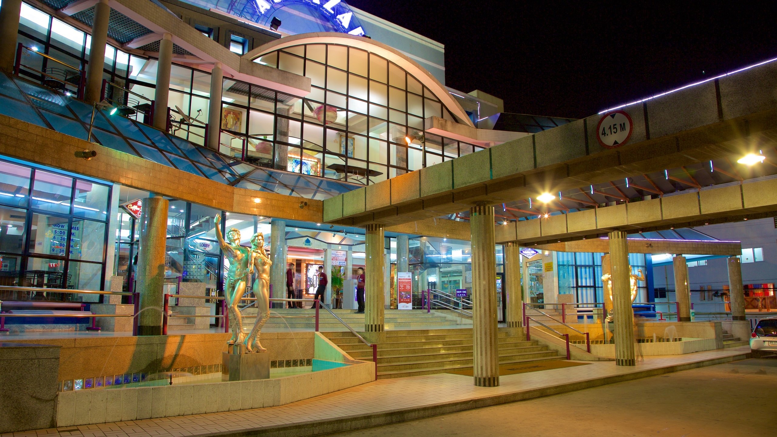 Pattaya que incluye escenas nocturnas
