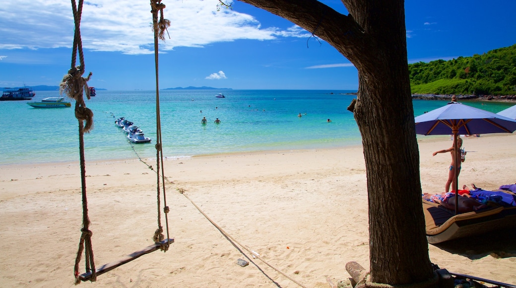 Nual Beach showing a sandy beach