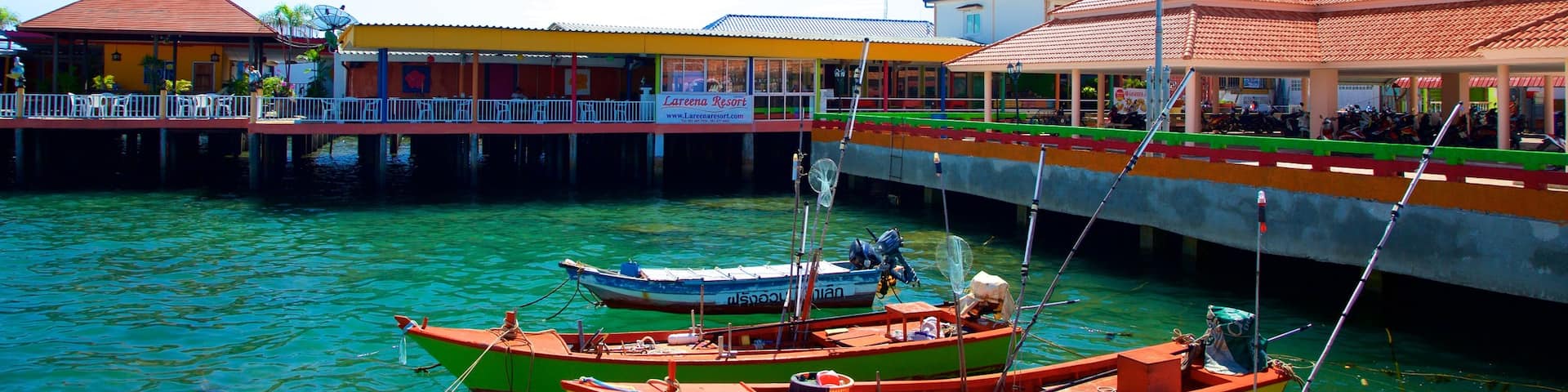 Na Baan Pier showing boating and general coastal views
