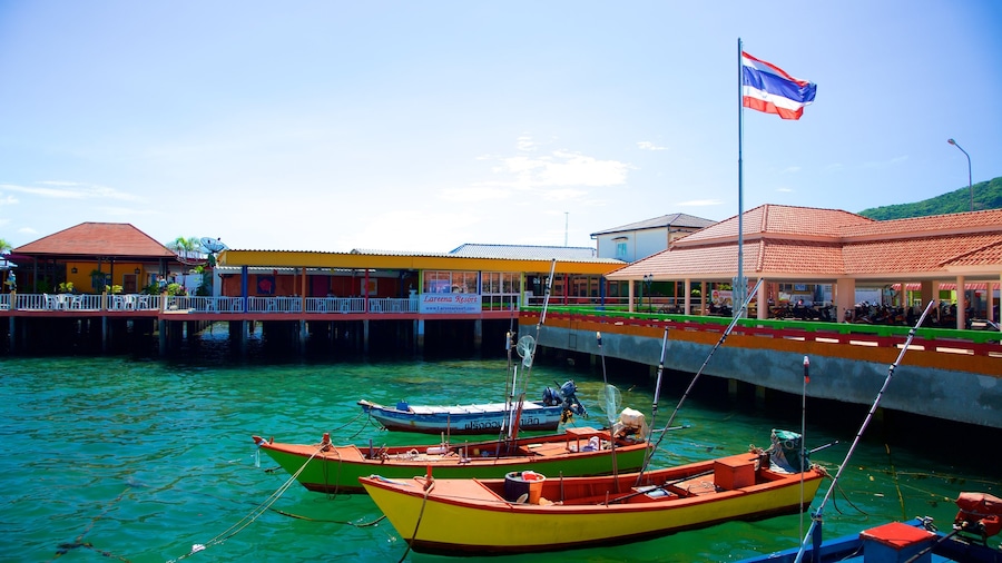 Na Baan Pier showing boating and general coastal views
