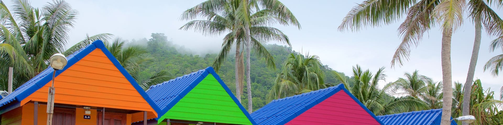 Lamai Beach featuring a house and general coastal views