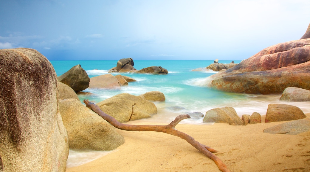 Hin Ta and Hin Yai featuring rocky coastline