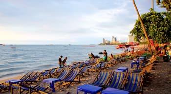 Pattaya Beach som inkluderar en sandstrand