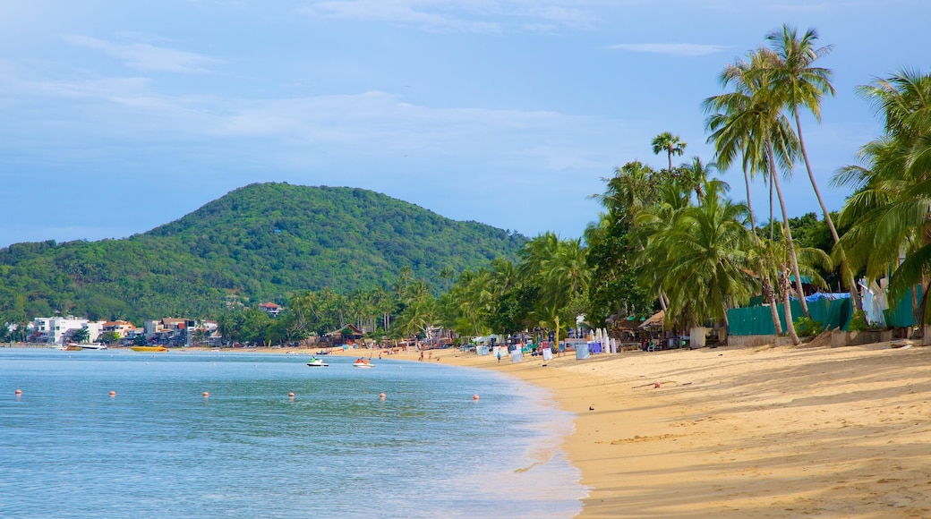 Playa de Bo Phut que incluye montañas y una playa