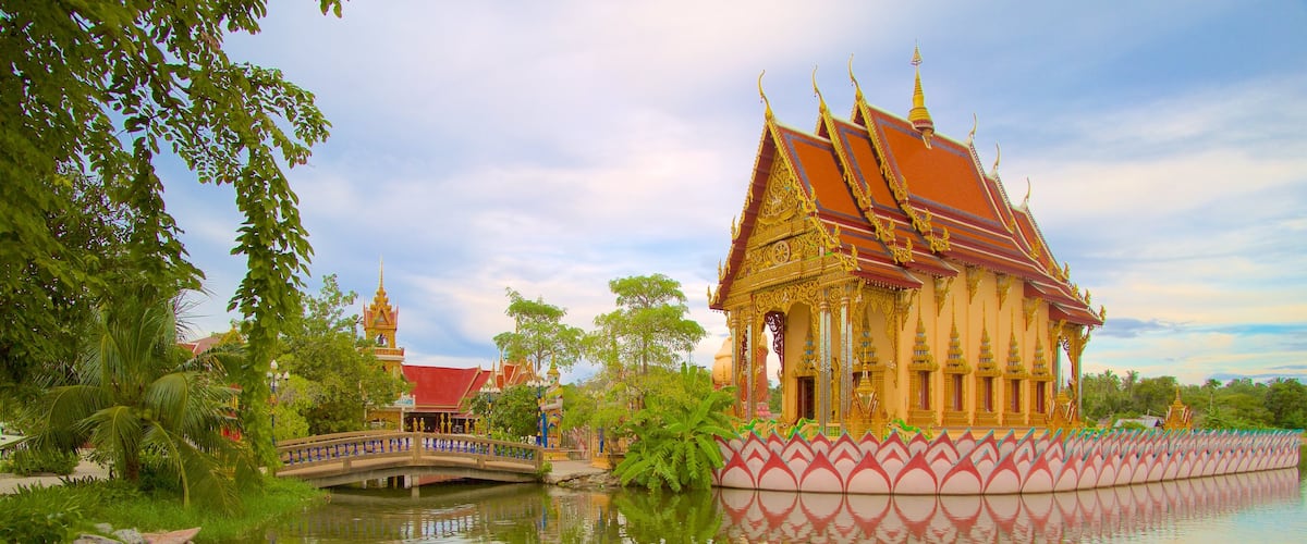 Wat Plai Laem featuring a temple or place of worship
