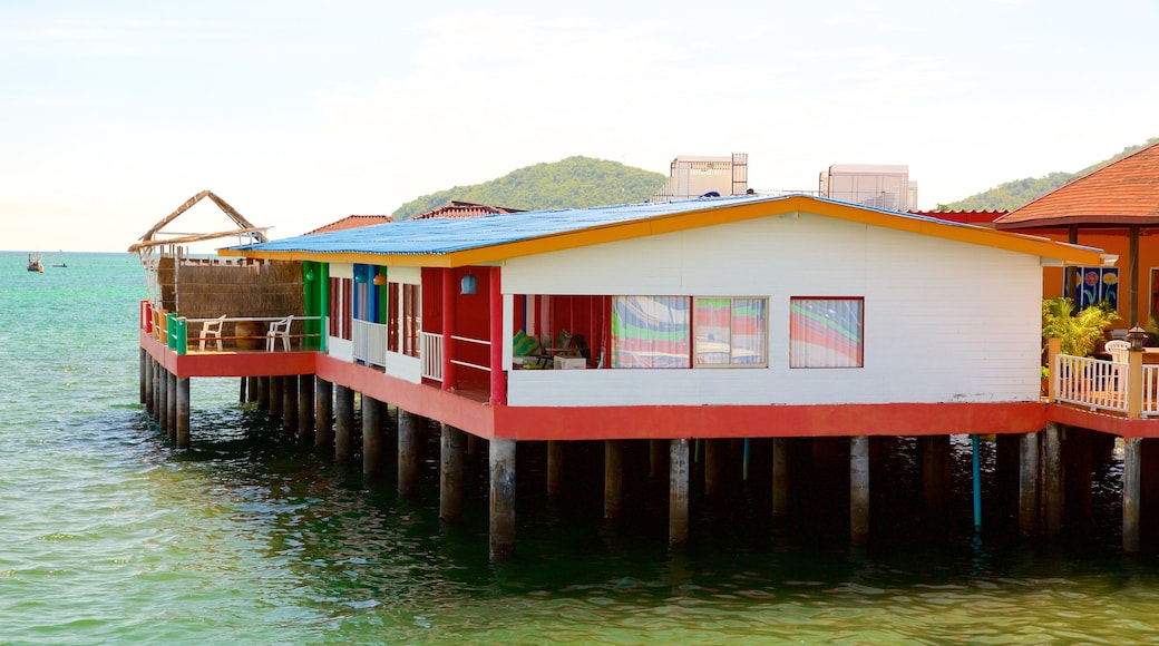 Na Baan Pier featuring a house and general coastal views