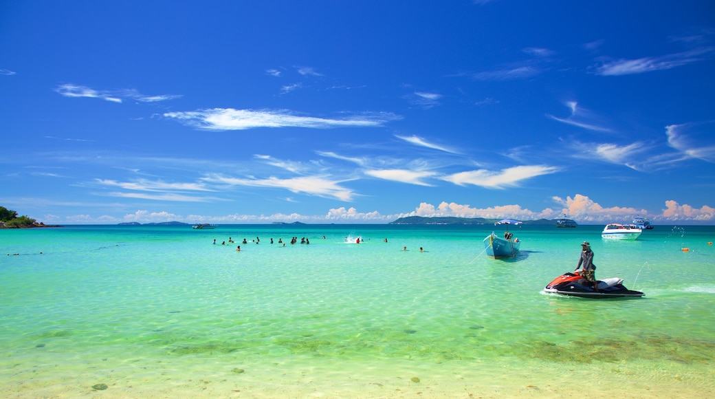 Koh Lan showing jet skiing and general coastal views as well as an individual male