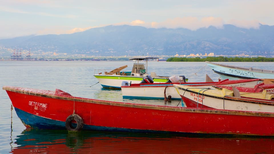 Port Royal qui includes bateau et paysages côtiers