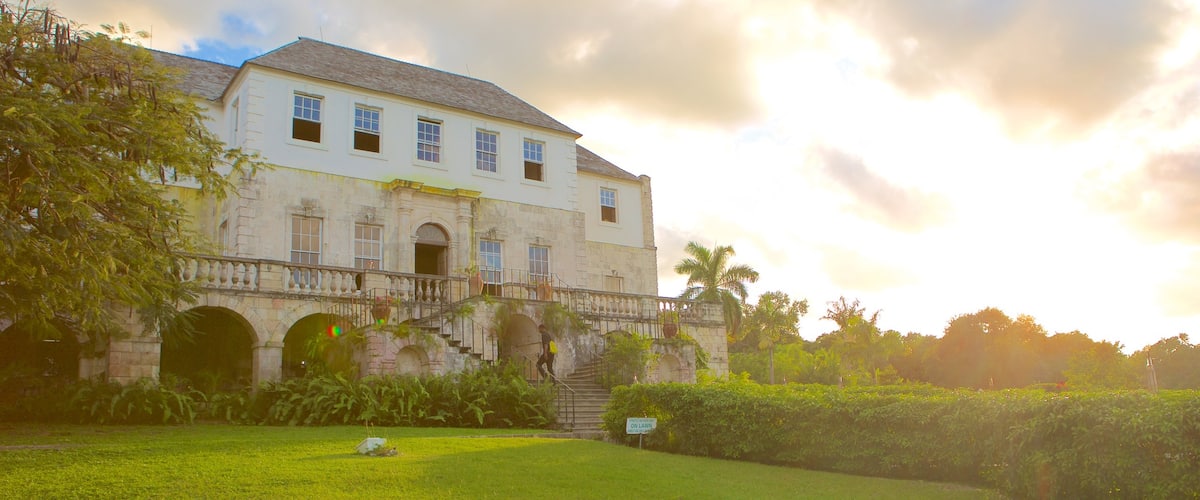 Rose Hall Great House qui includes parc, coucher de soleil et patrimoine architectural