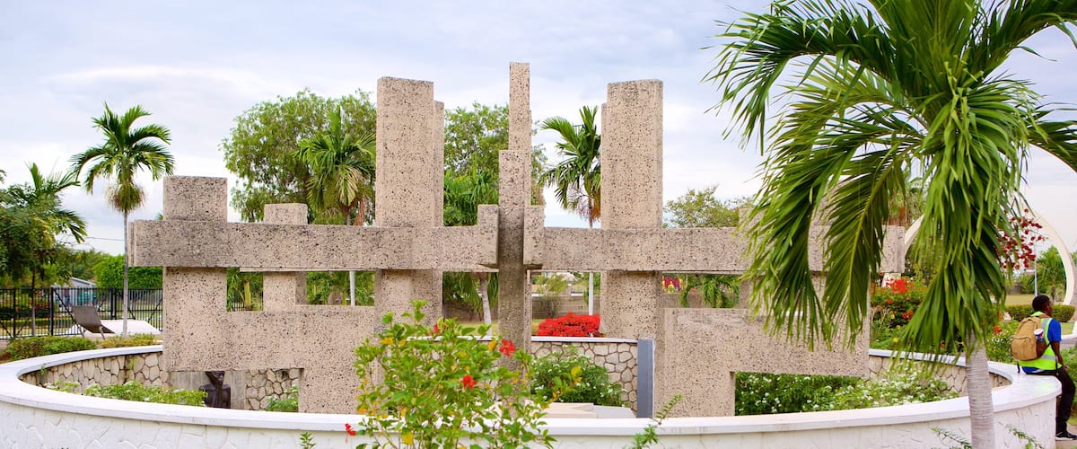 National Heroes Park featuring outdoor art
