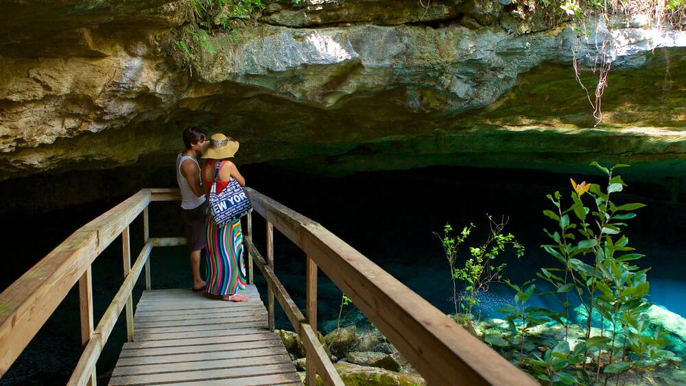 Ben\'s Cave das einen Ansichten sowie Paar