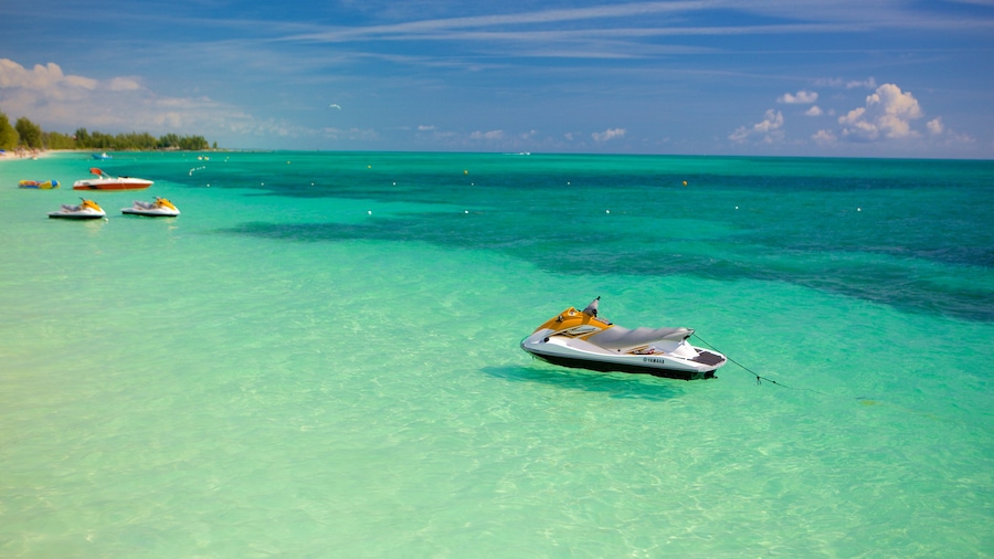 Bãi biển Taino cho thấy cảnh bờ biển và jet ski