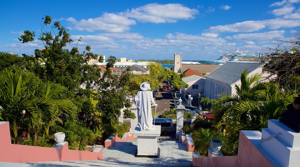 Government House featuring a statue or sculpture