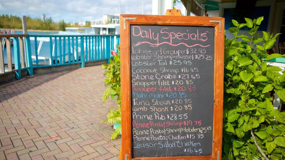 Port Lucaya Marketplace que inclui sinalização e cenas de cafeteria