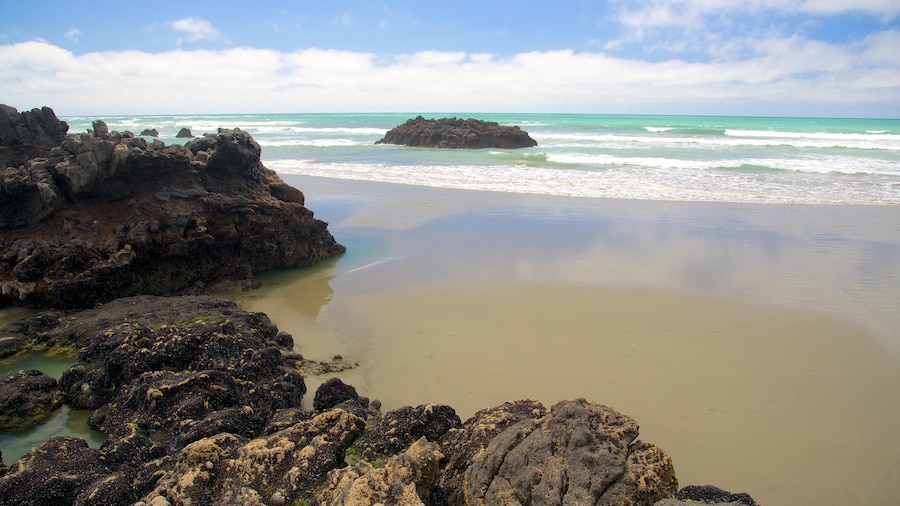 Sumner Beach featuring rugged coastline
