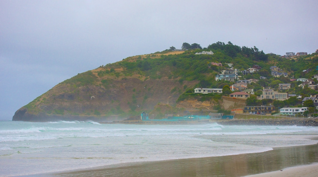 St. Clair Beach showing a sandy beach, a coastal town and mist or fog