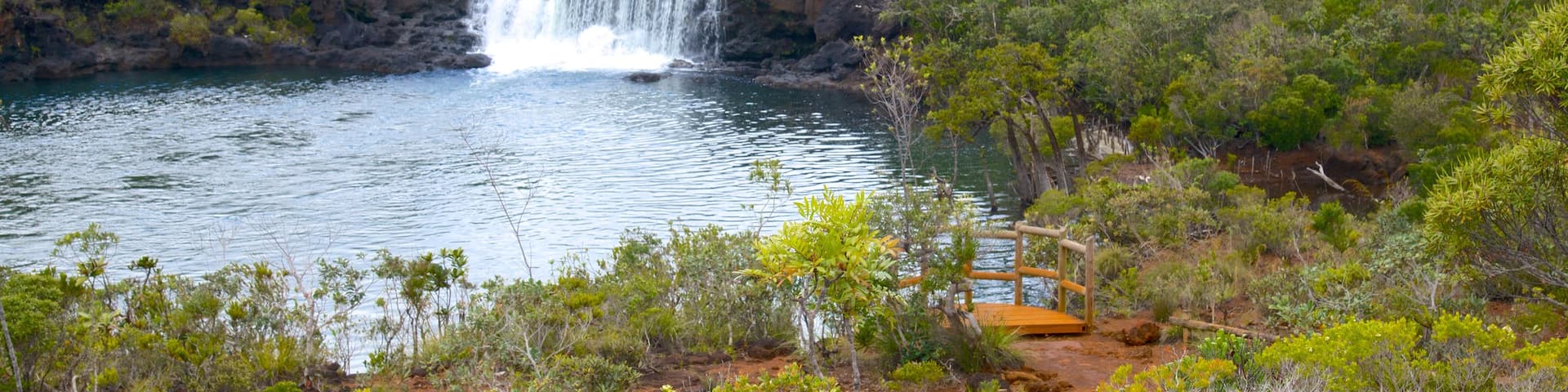 Yate featuring a cascade and a lake or waterhole