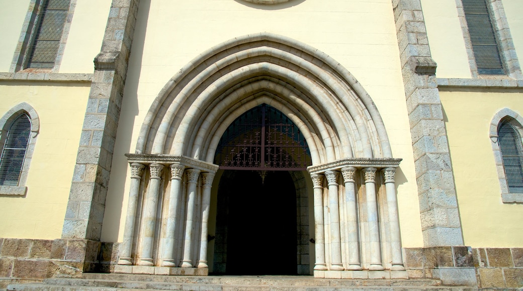 Catedral de Noumea que incluye patrimonio de arquitectura