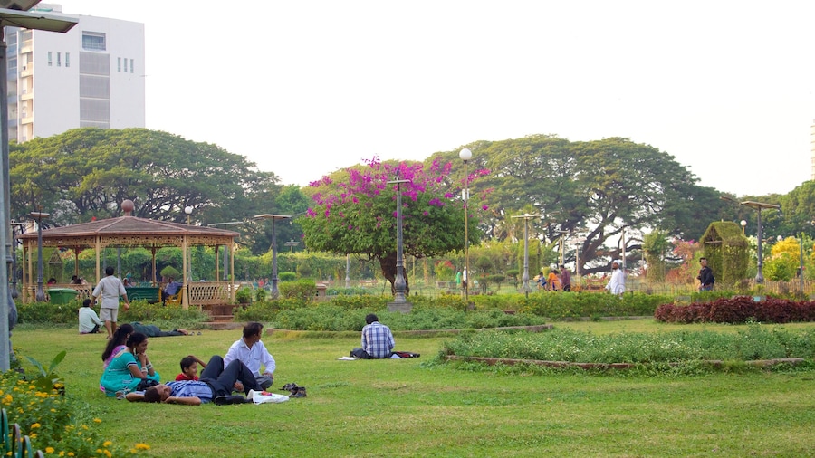 Kamala Nehru Park mettant en vedette jardin aussi bien que famille