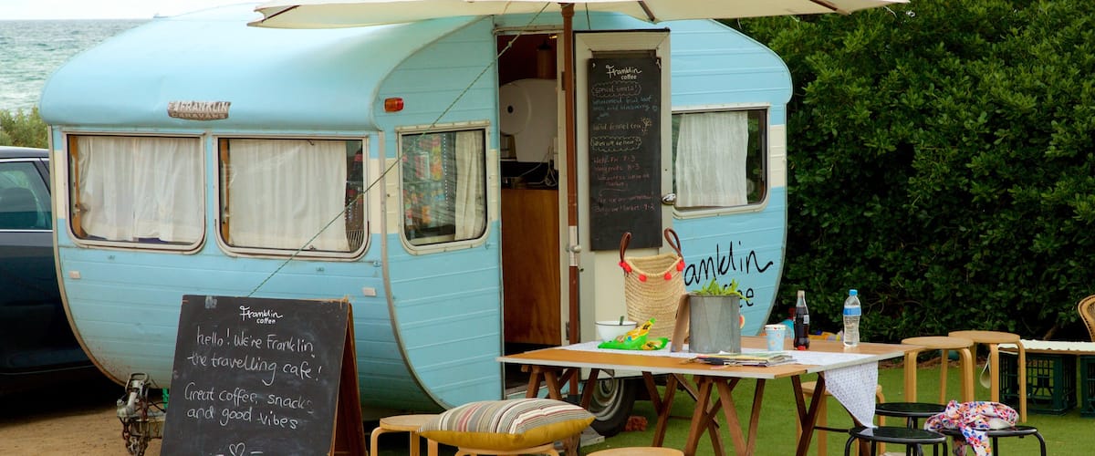 Safety Beach showing café scenes