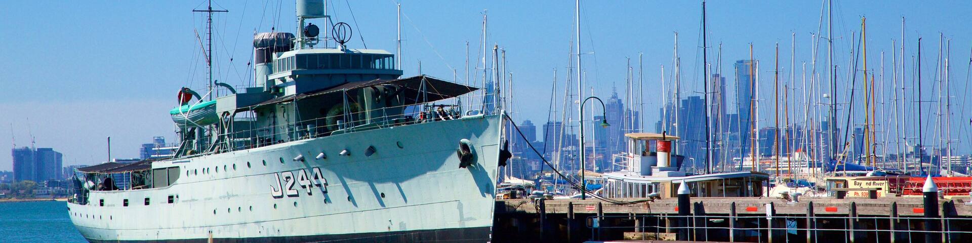 Williamstown showing a marina, sailing and boating