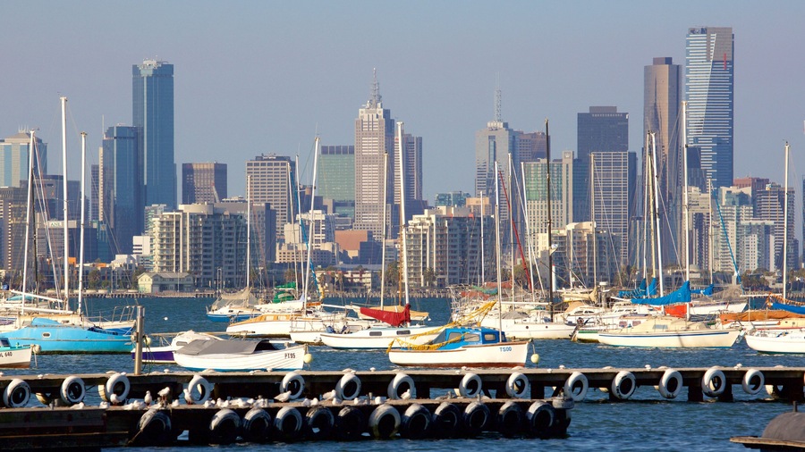 Williamstown featuring skyline, boating and a marina
