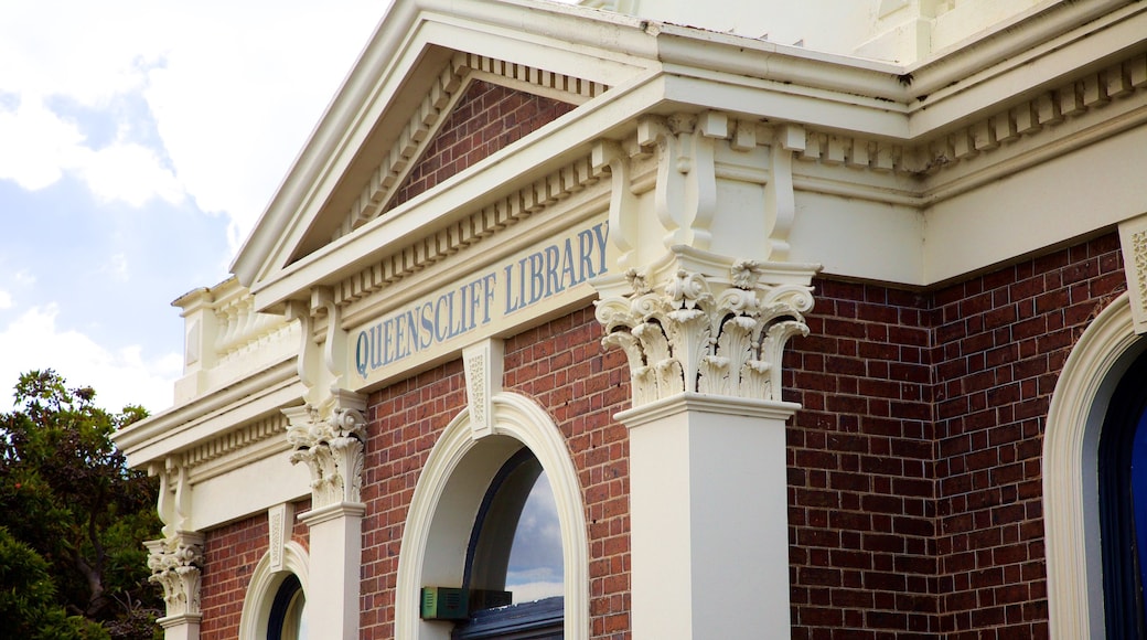 Queenscliff featuring signage and heritage elements