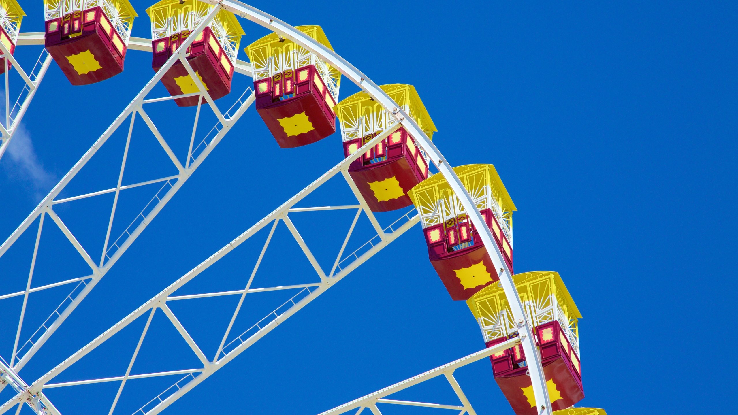 Geelong which includes rides