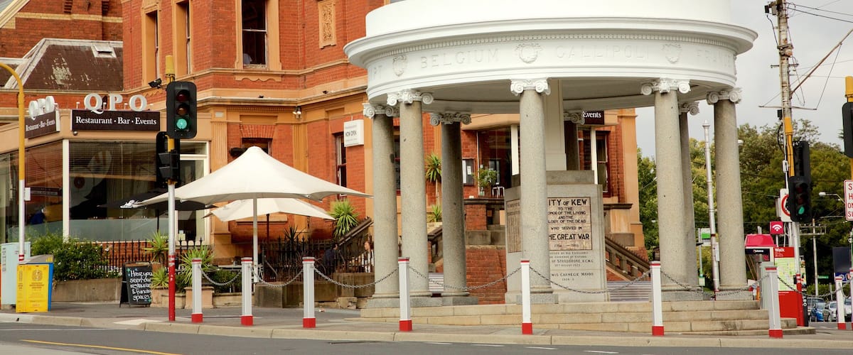 Kew showing heritage elements