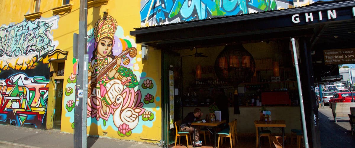 Windsor which includes café lifestyle and outdoor art