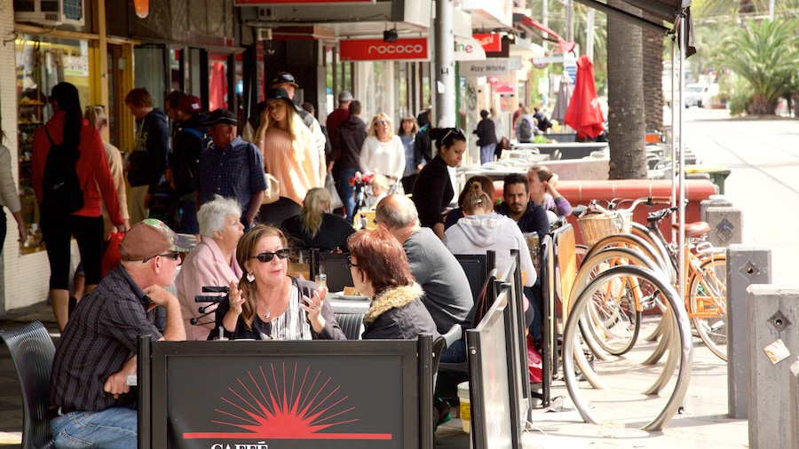 Acland Street featuring café lifestyle and outdoor eating as well as a large group of people