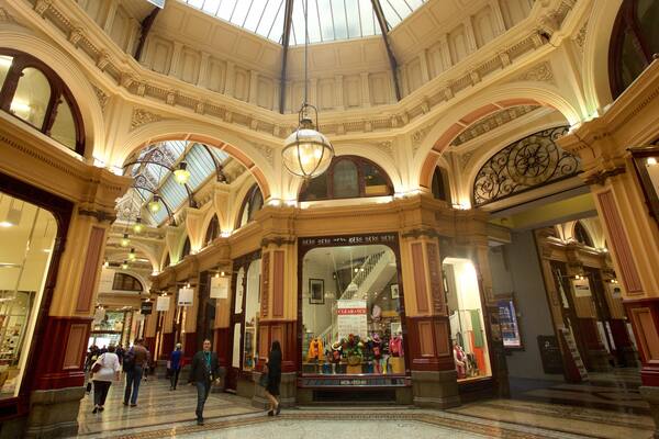 Block Arcade qui includes vues intérieures et shopping