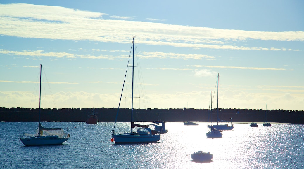 Apollo Bay Harbour showing sailing and general coastal views