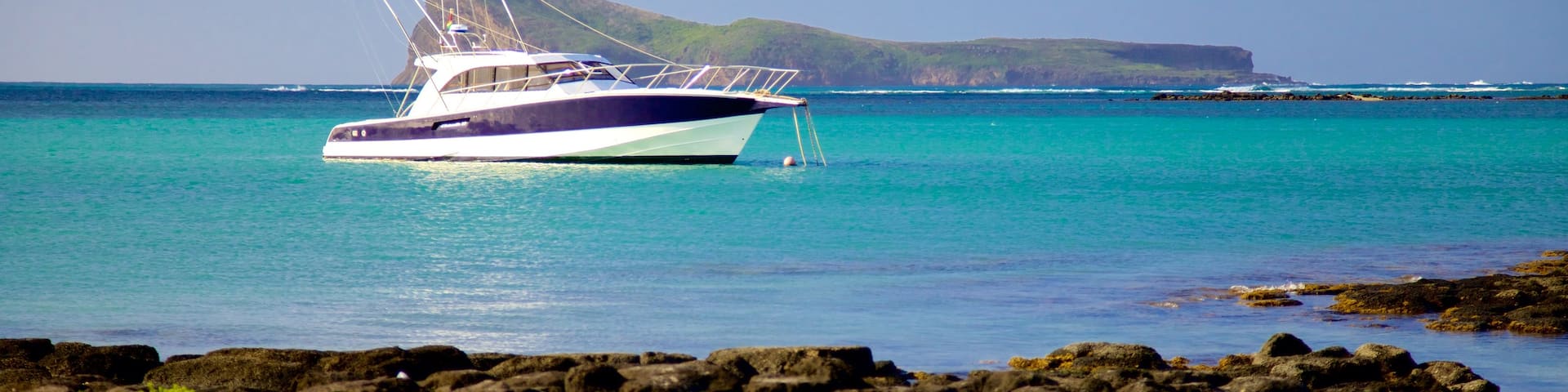 Cap Malheureux featuring rugged coastline and boating